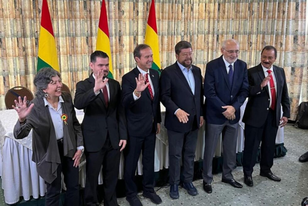 Definición del candidato único: Libre confirma encuesta, mientras Doria Medina espera detalles finales