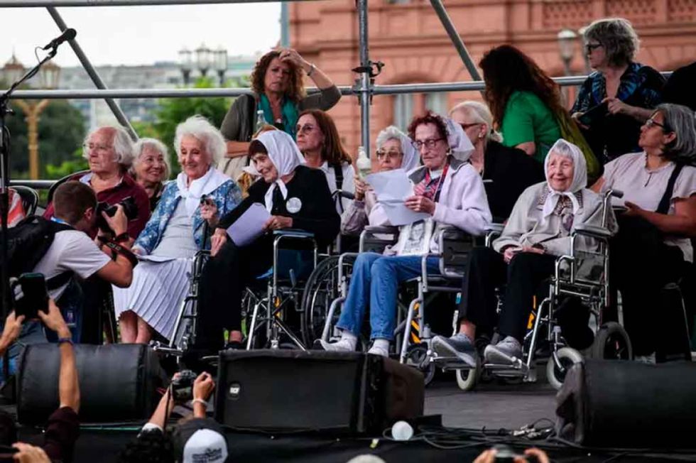 Exigen justicia para víctimas de dictadura en Argentina