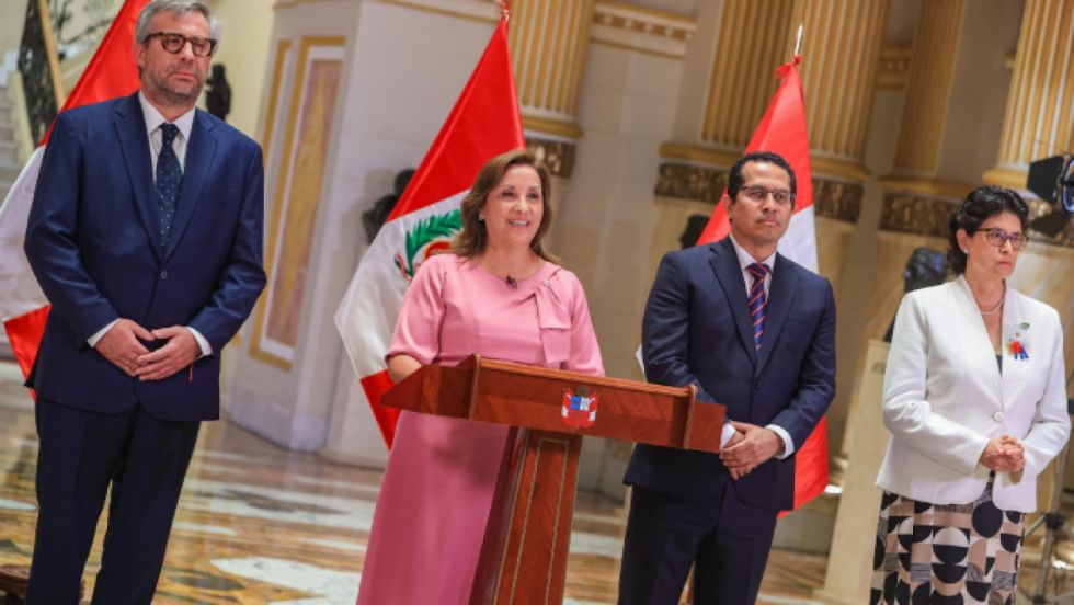 Perú: Dina Boluarte convocó elecciones presidenciales, congresales y para representantes al Parlamento Andino