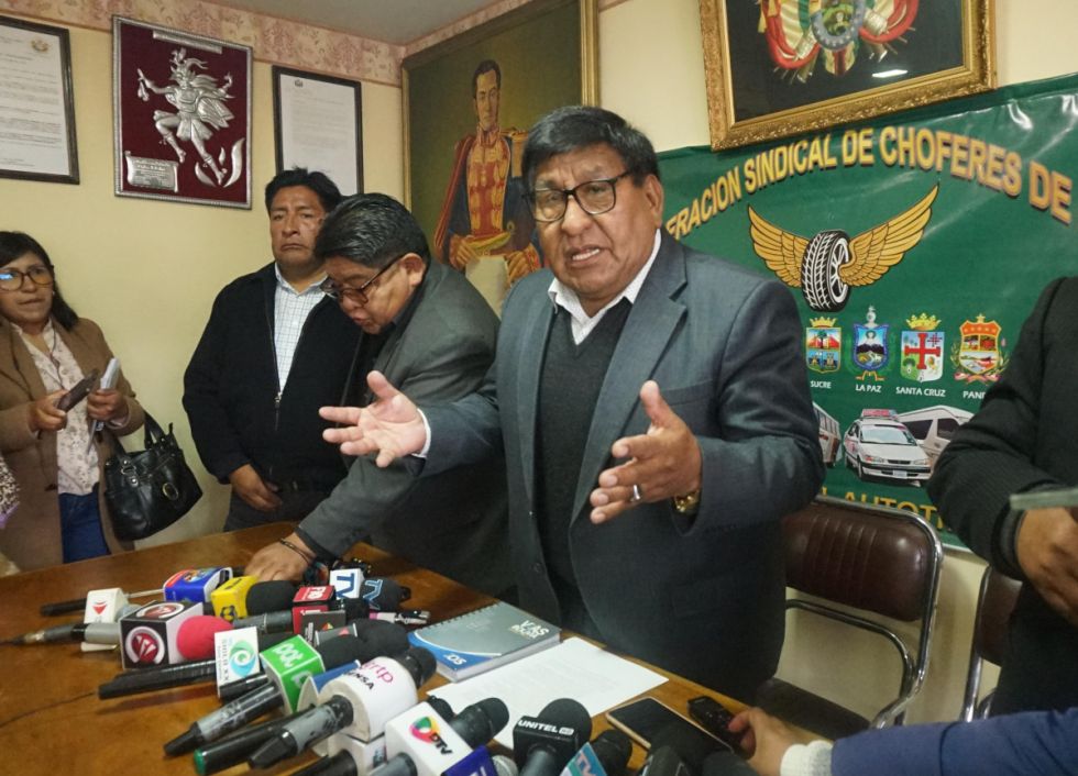 Choferes anuncian paro nacional indefinido desde la siguiente semana