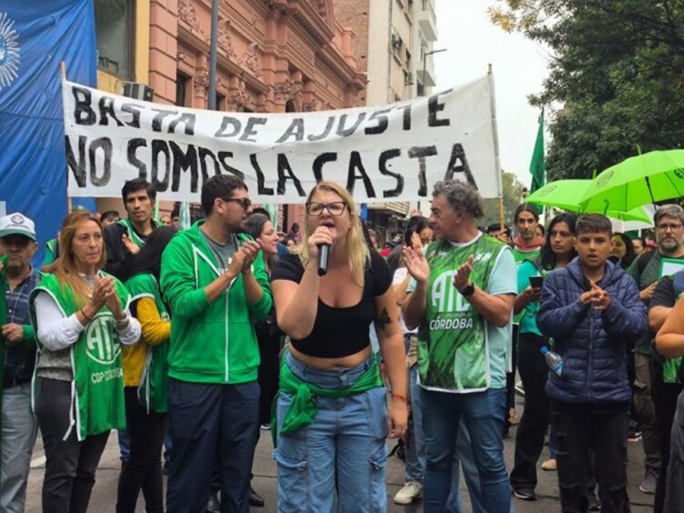 Trabajadores argentinos protestan contra despidos