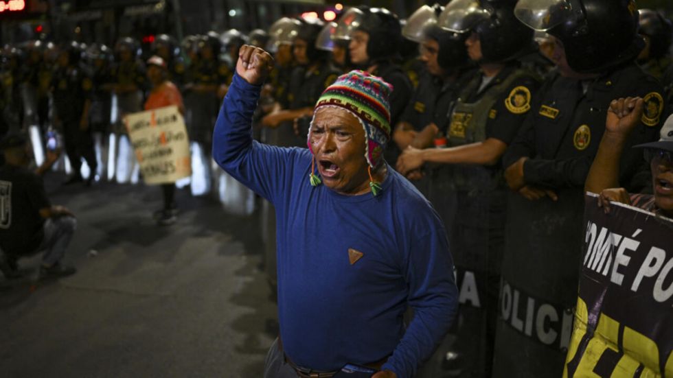 Perú protesta contra la extorsión y sicariato 