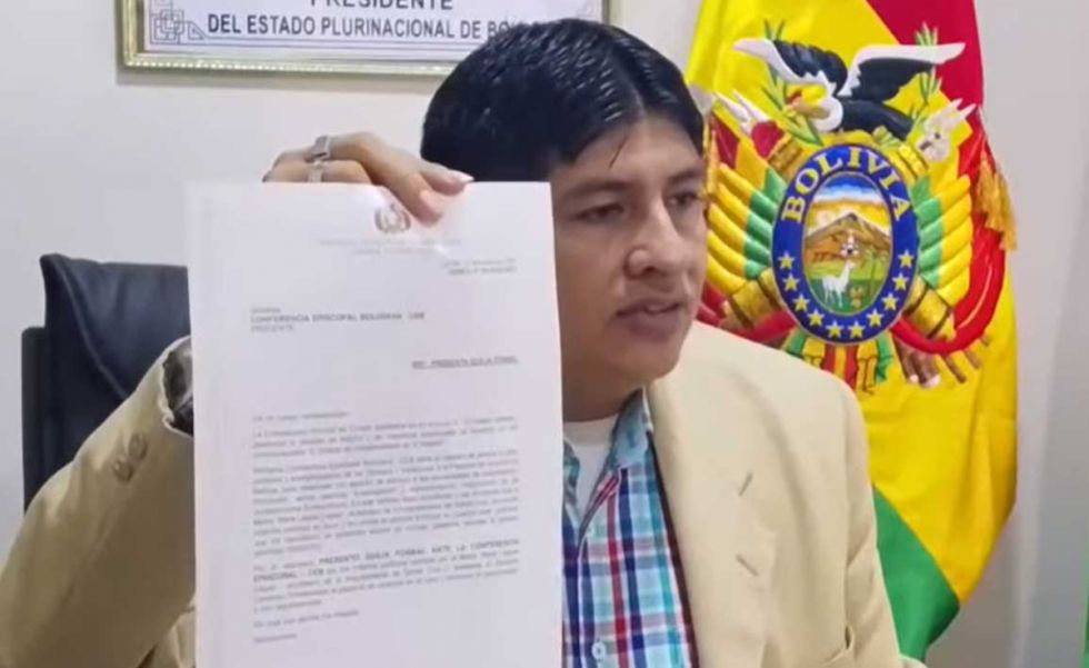 Diputado Cuéllar pide que el Papa Francisco destituya al Arzobispo de Santa Cruz