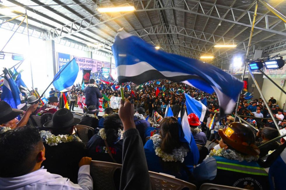 MAS elimina "presidencia vitalicia" y flexibiliza reglas para candidatos