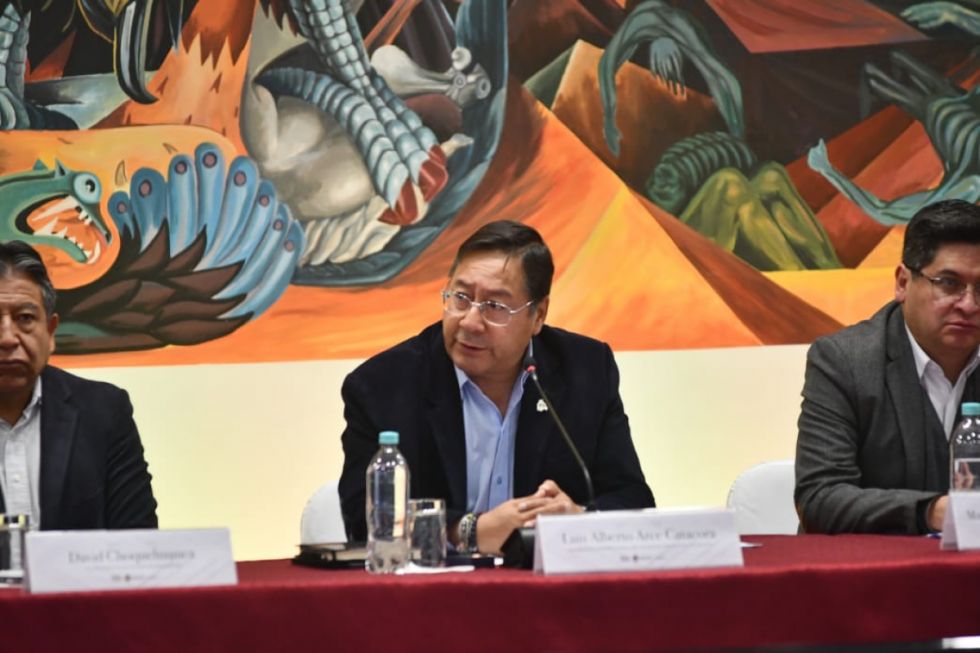 Arce revela que falta de dólares impide tener repuestos para helicópteros de atención de emergencias
