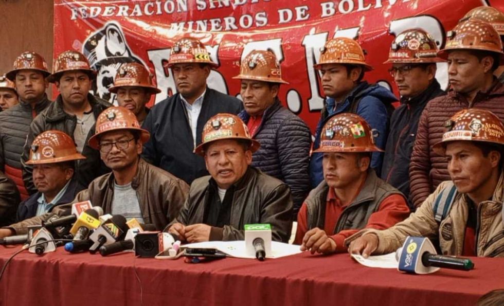 Mineros presionan por un cambio en la COB 