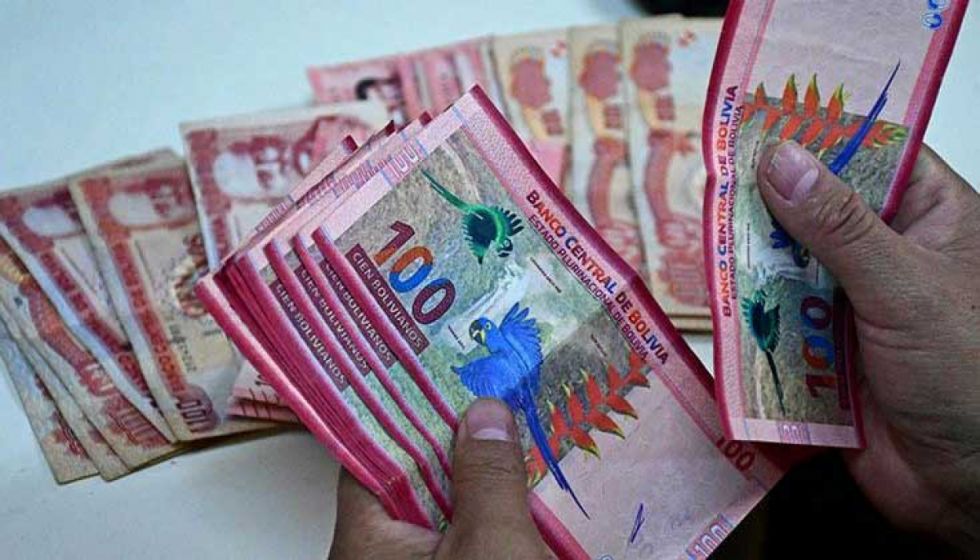 Industriales sugieren congelar el incremento salarial 