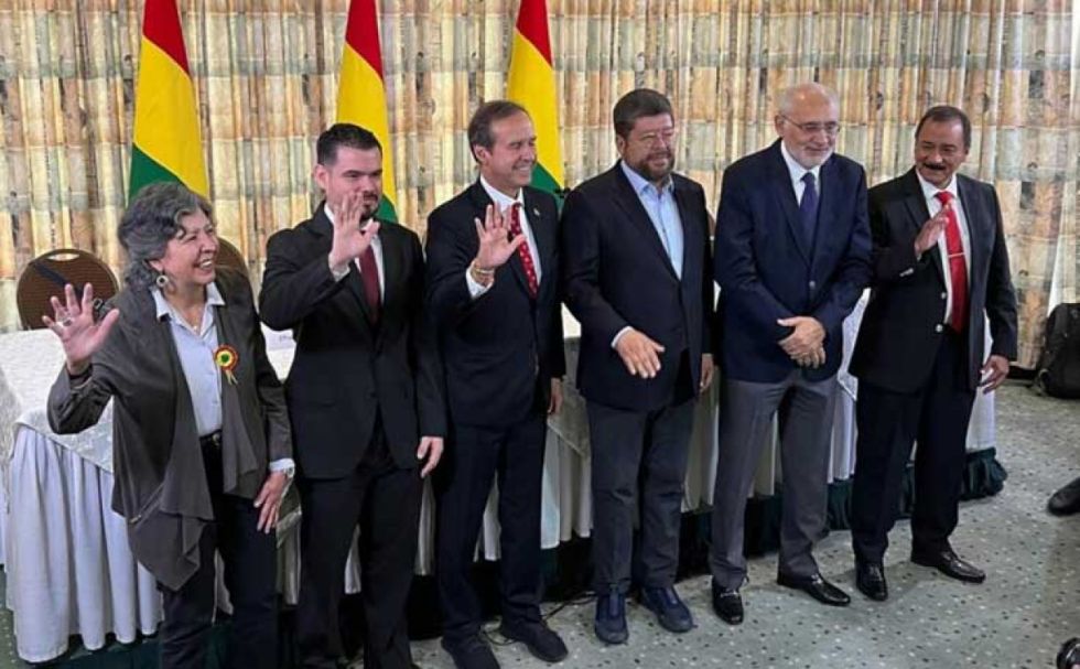 Cívico insta a la unión de opositores