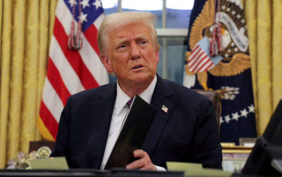 Trump pausa durante 90 días la aplicación de aranceles a los países, pero eleva los de China al 125%
