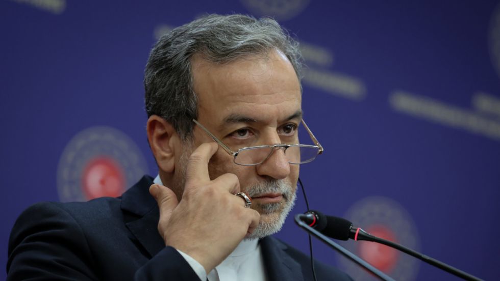 Irán advierte a EEUU antes de negociar en Omán