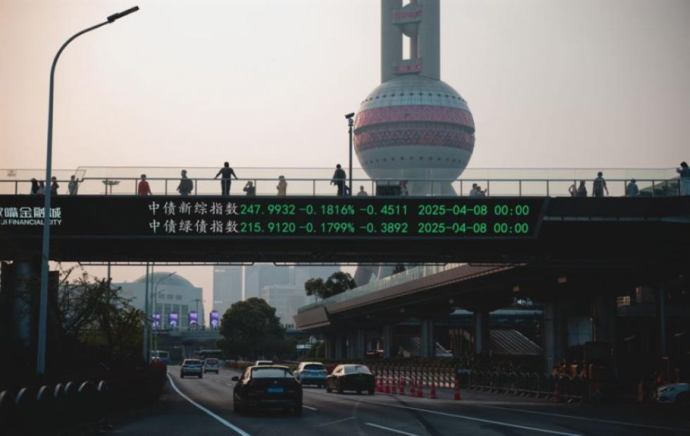China eleva al 84% sus aranceles a los productos estadounidenses