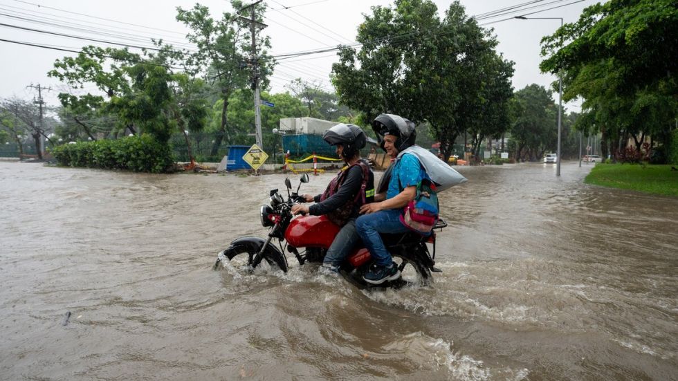 Las lluvias no cesan en Ecuador