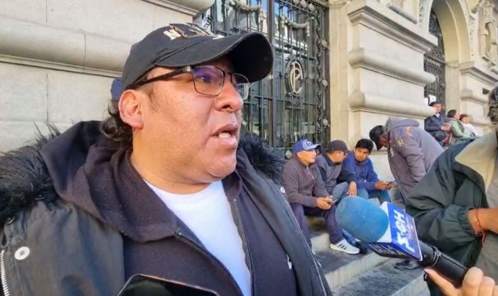 La Paz: Choferes ratifican paro indefinido