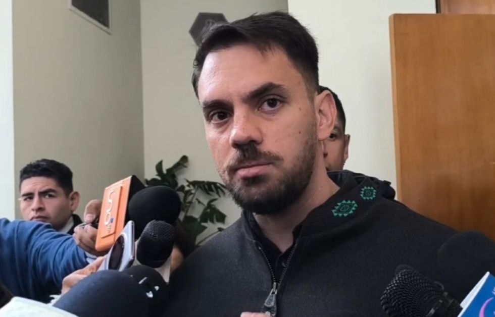 Ordenan destituir al director de régimen penitenciario de Cochabamba y Zúñiga es aislado por usar un celular en la cárcel