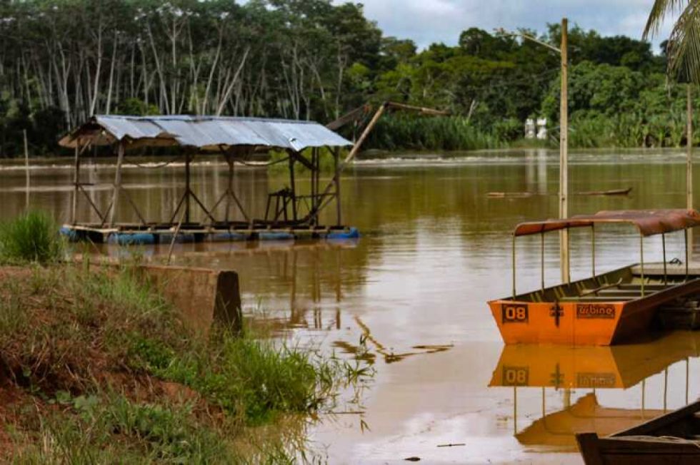 Aguas del río Acre en Pando descienden