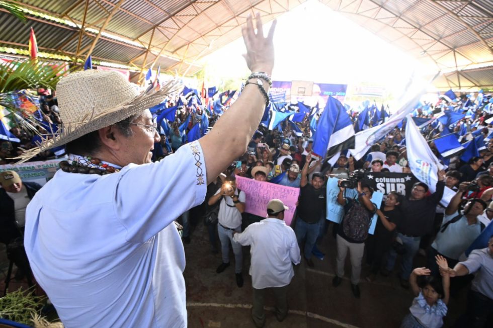 Arce está en campaña, admite que su candidatura es dura y difícil, pero no imposible