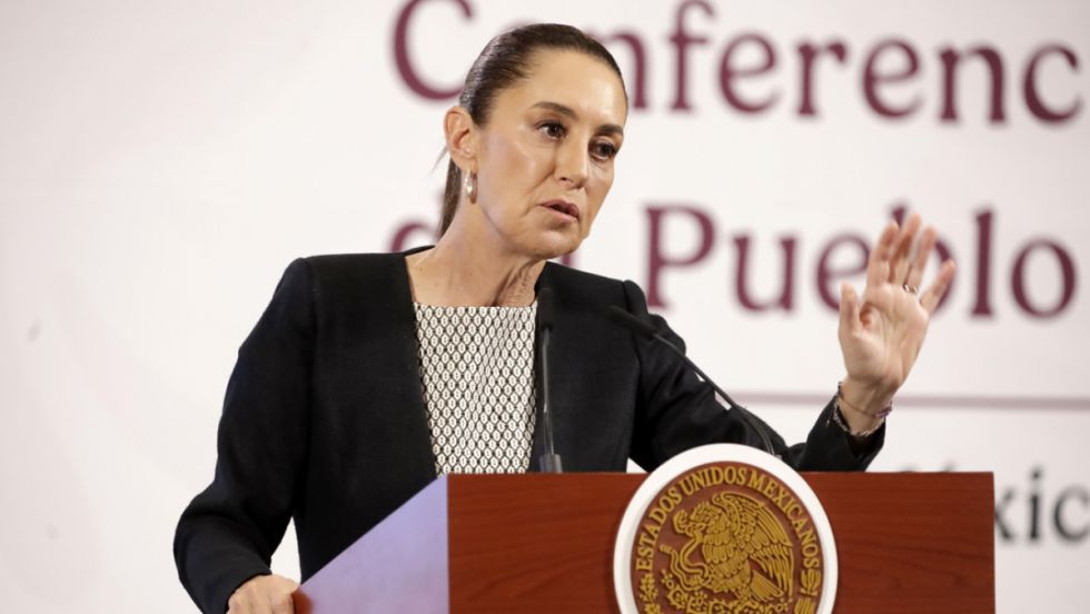 Sheinbaum repudia previsiones del FMI para México