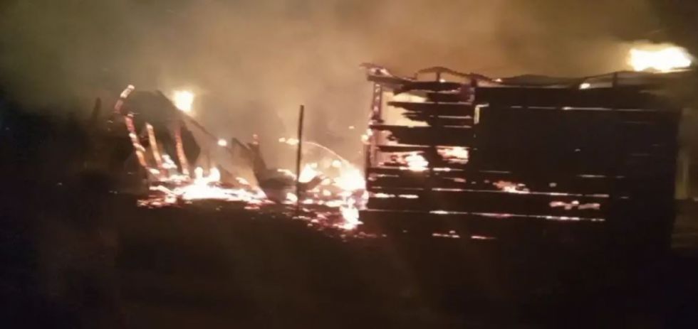 Incendio consumió varias casetas y negocios en San Julián