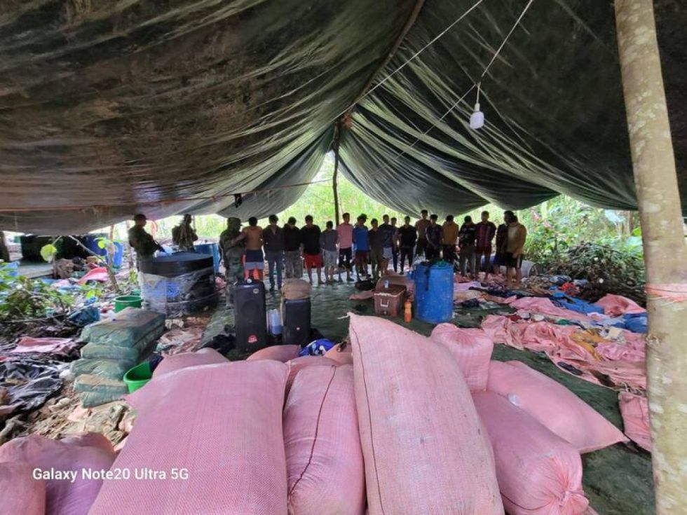 Destruyen 7 fábricas de cocaína en Villa Tunari