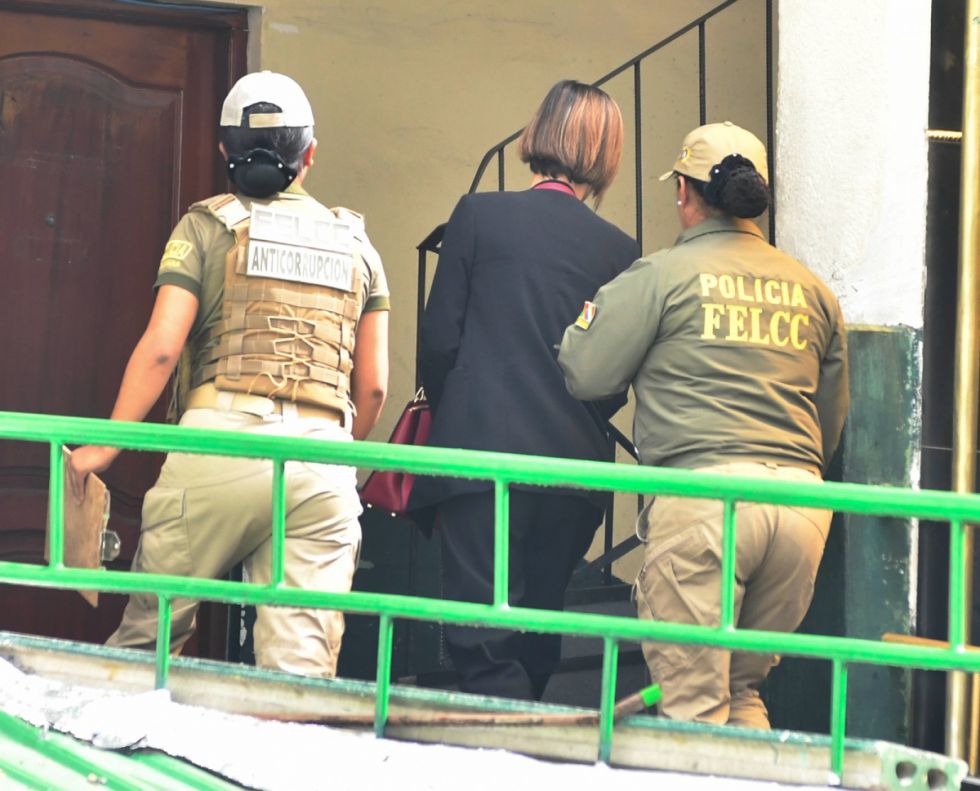 Trasladan a la jueza Lilian Moreno a Palmasola para cumplir detención preventiva