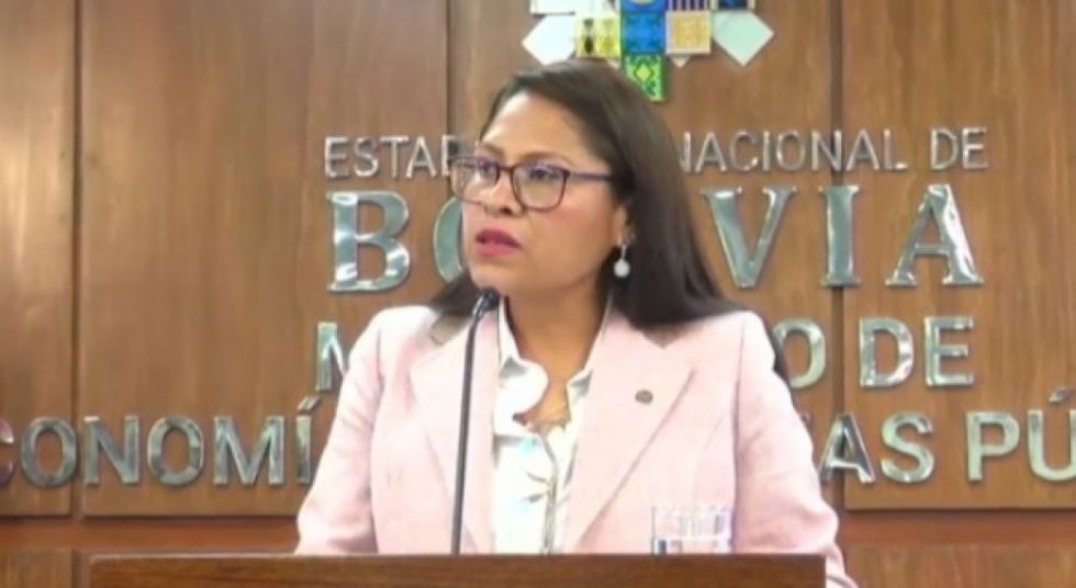 Gobierno defiende manejo de la deuda externa