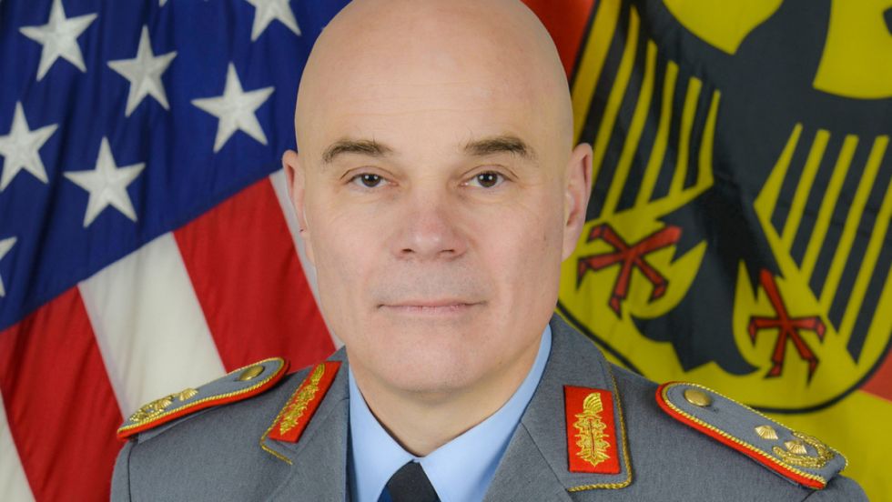 "Si la violación es inevitable, relájense y disfruten": Escándalo en torno a un general alemán de la OTAN