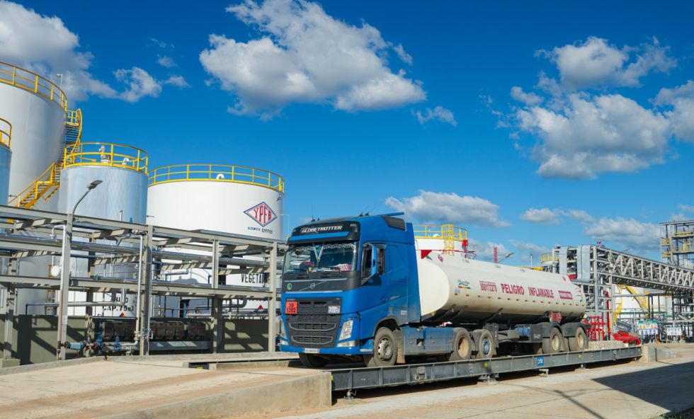 Combustible: YPFB pide no hacer filas ‘innecesarias’ en surtidores