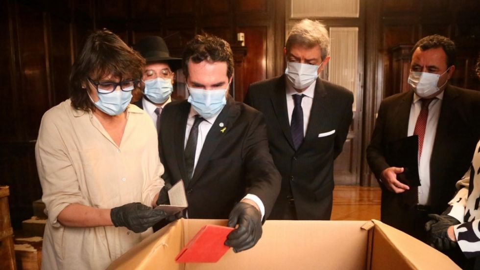Hallan decenas de cajas con documentos nazis en Argentina 