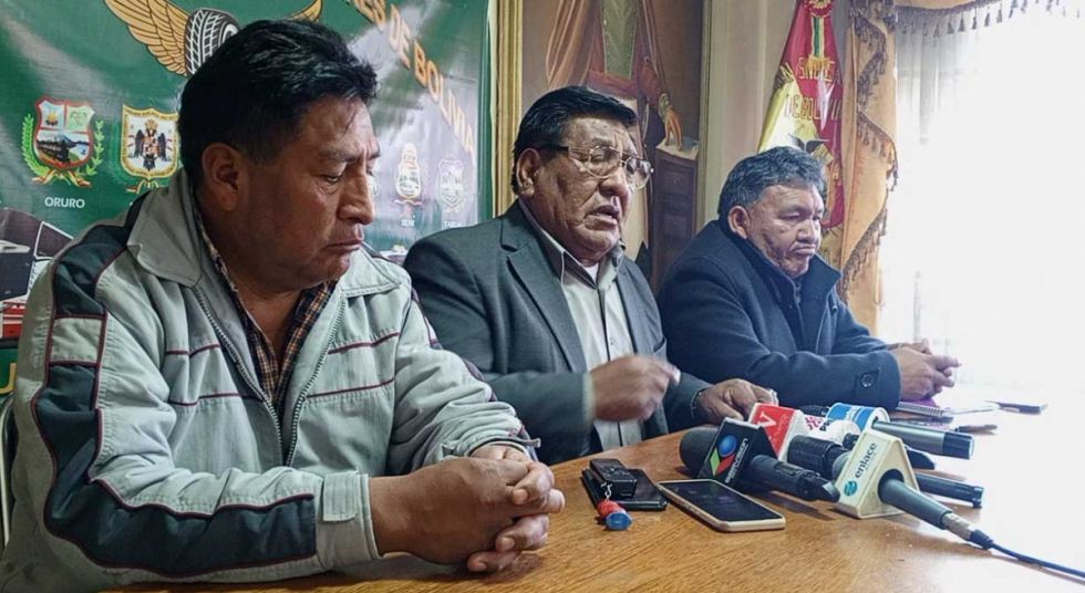 Combustible: Choferes advierten con conflicto