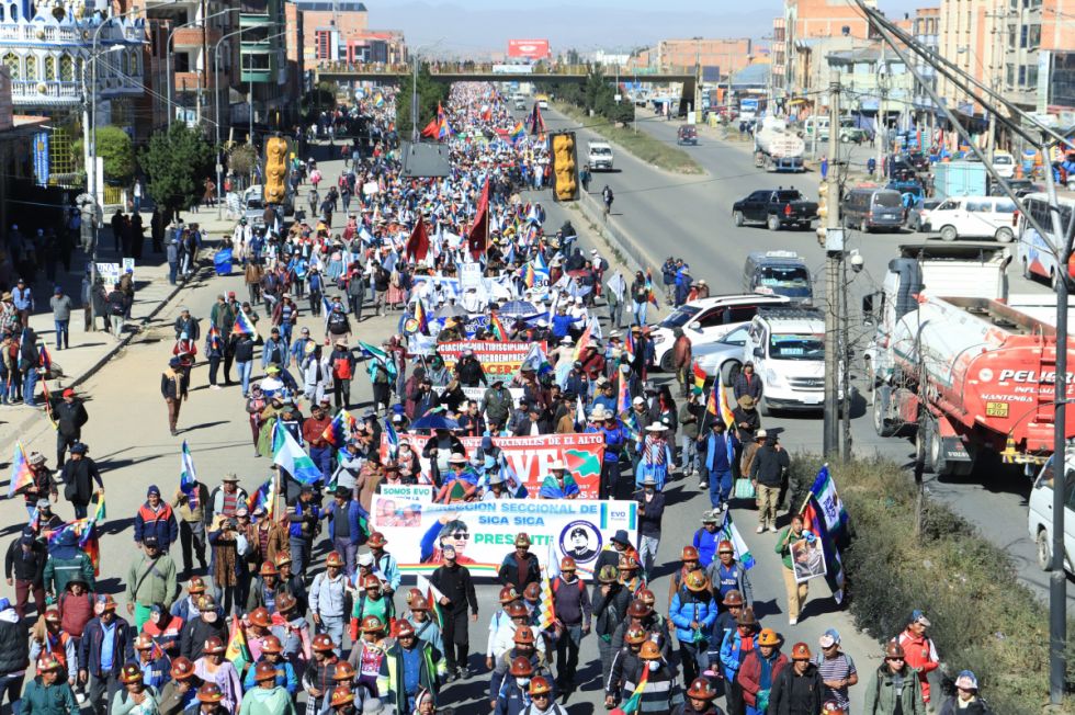 Marcha evista avanza hacia el TSE en medio de advertencias y tensión política
