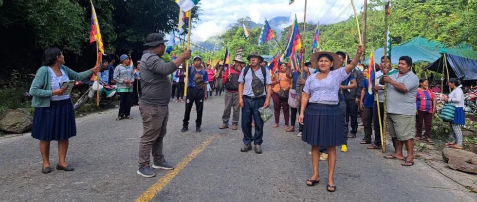 Levantan los bloqueos en la ruta nueva Santa Cruz - Cochabamba