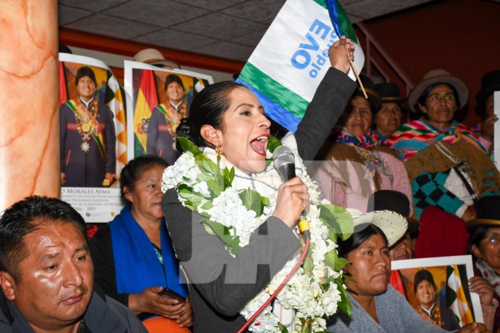 Wilma Alanoca, concejal de El Alto y exministra de Culturas, fue presentada como la acompañante de Evo Morales