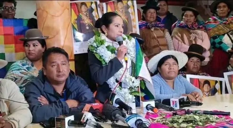 Wilma Alanoca, concejal de El Alto y exministra de Culturas, fue presentada como la acompañante de Evo Morales