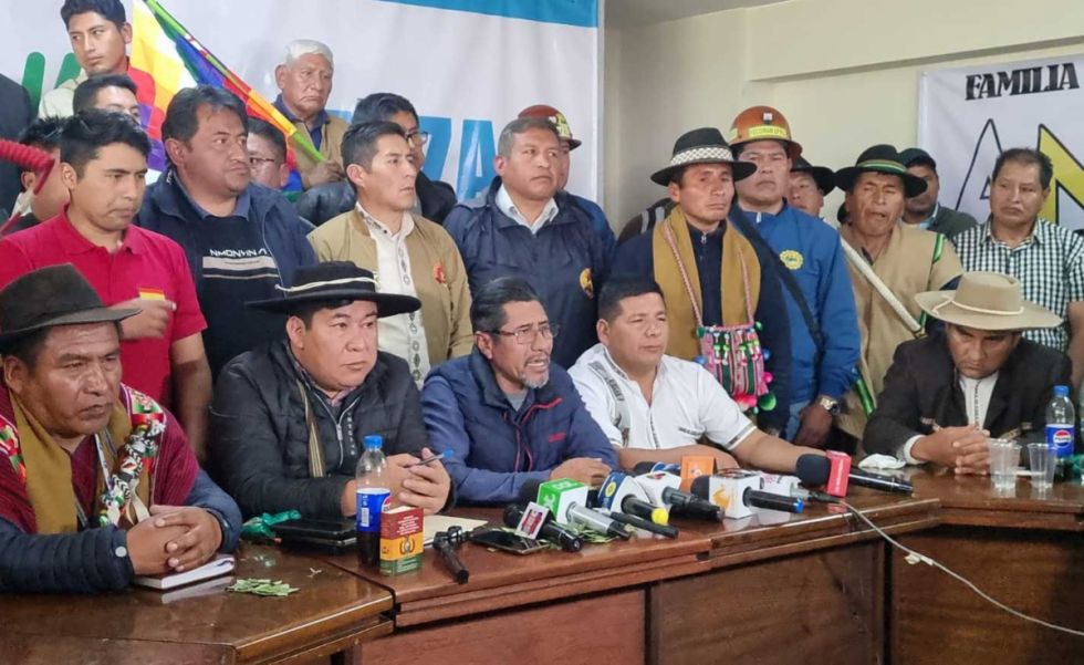 Rumbo al 17A: Andrónico salva el primer fallo y evistas presionan al TSE