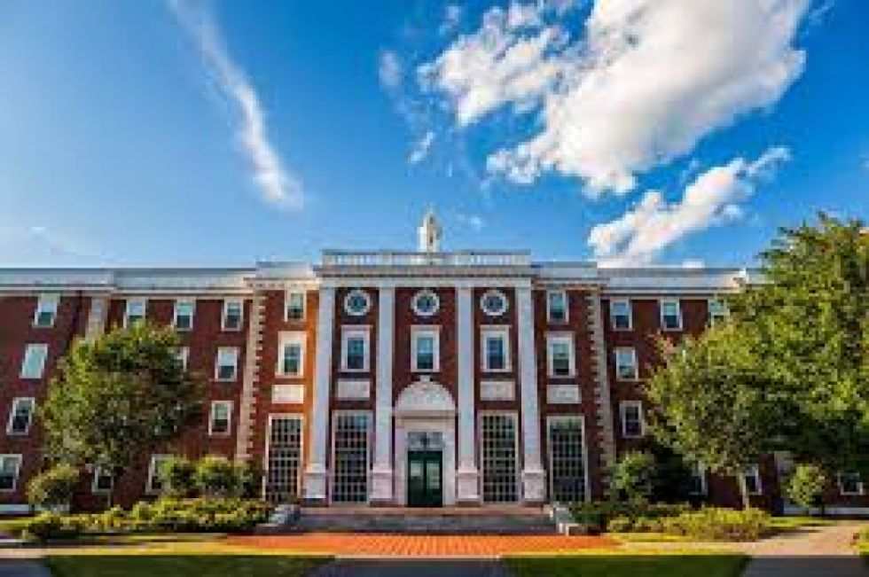 Trump prohíbe a Harvard inscribir a estudiantes extranjeros