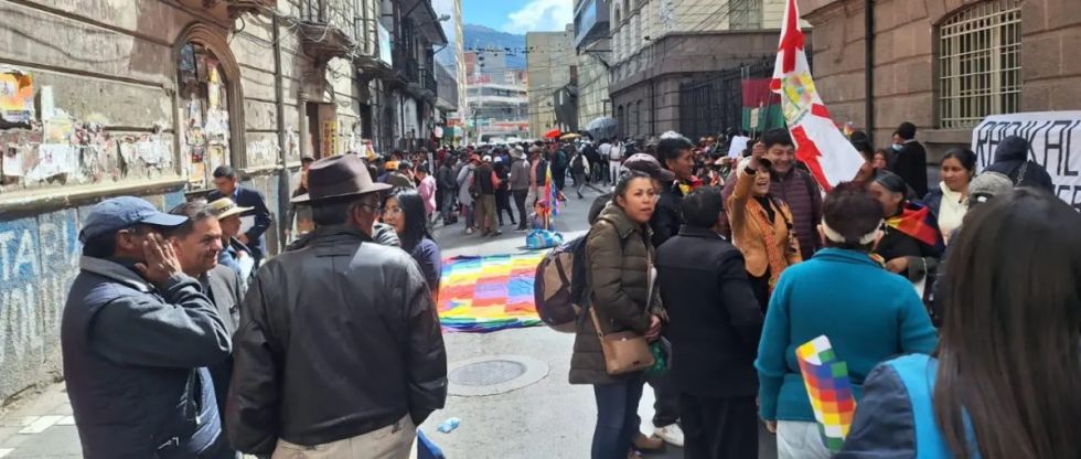 Evistas instalan vigilia en el Tribunal de Justicia de La Paz donde se trata en audiencia la personería jurídica de Pan- Bol