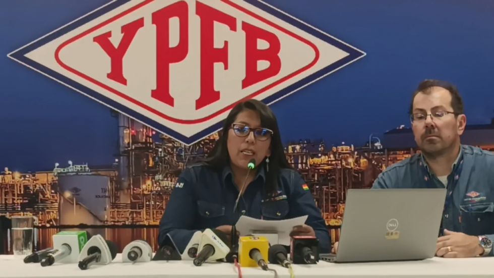 Botrading: YPFB niega pagos en exceso por el combustible