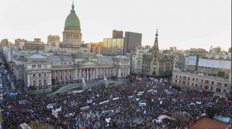 Alistan manifestación contra las políticas de Javier Milei