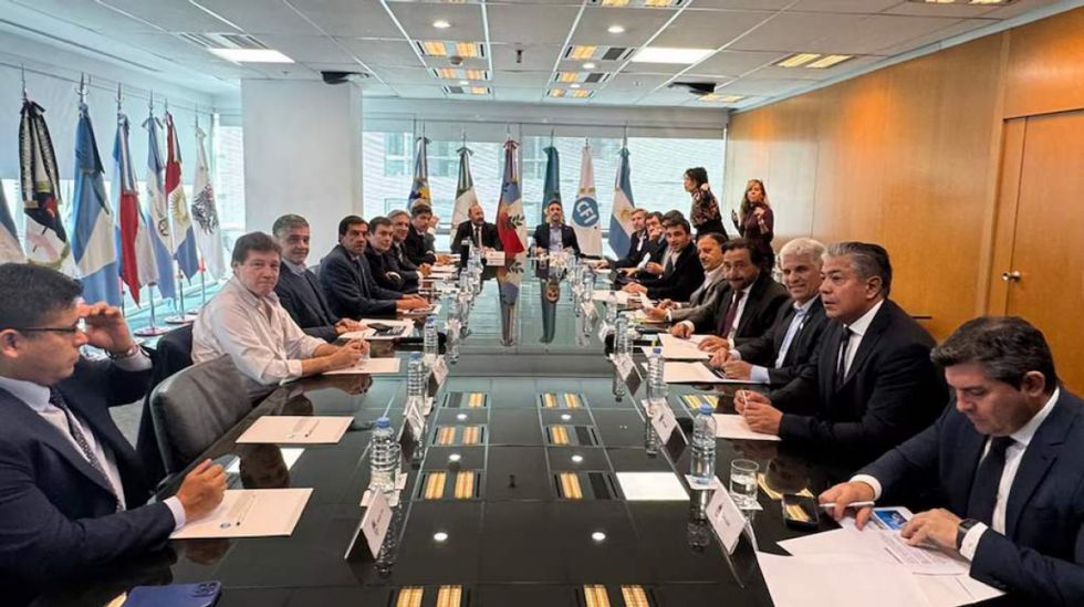 Argentina: Piden a Milei discutir la agenda fiscal