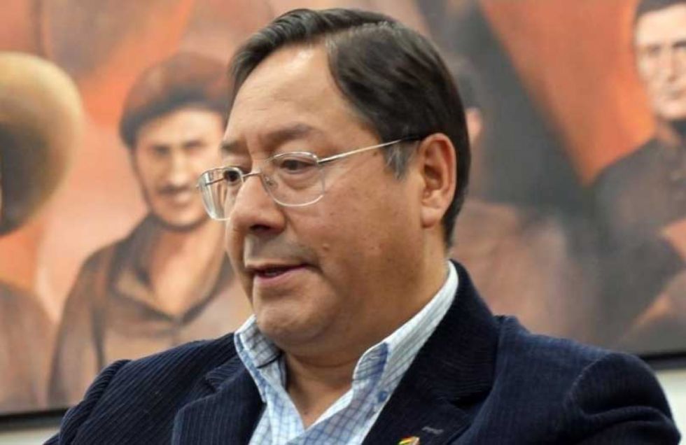Arce se reunió con su bancada: lo vieron cabizbajo y hasta le hablaron de renuncia, pero esperan ‘salir por la puerta’, revela diputado