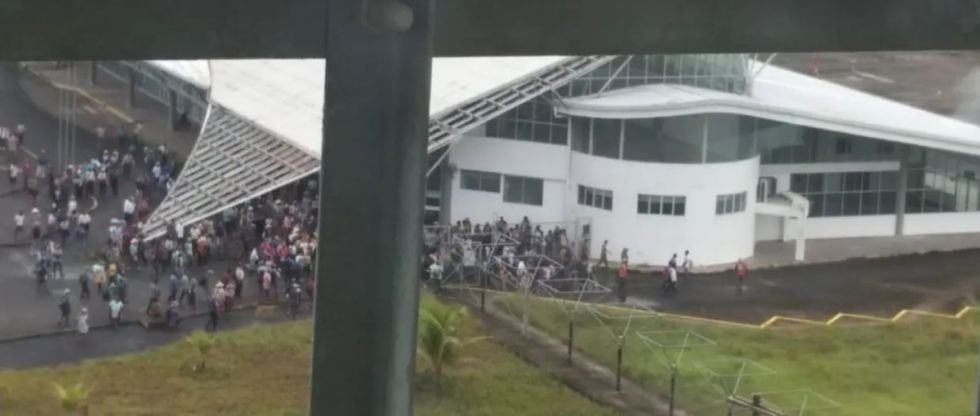 Ministro Montaño denuncia toma violenta del aeropuerto de Chimoré