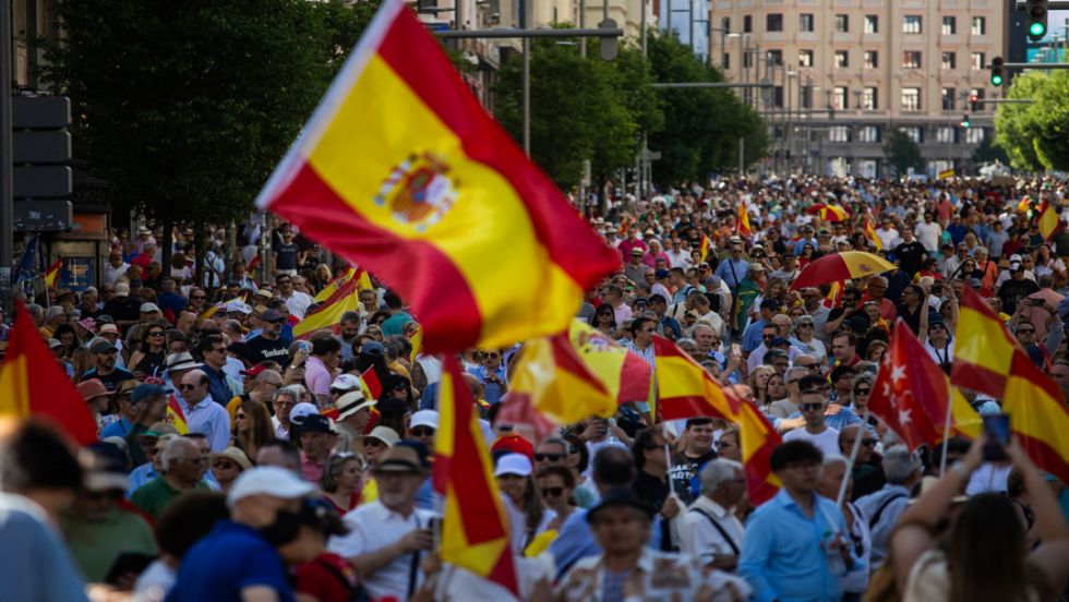 Españoles se manifiestan contra Pedro Sánchez