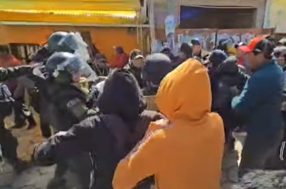 Sube a 33 la cifra de heridos tras el violento enfrentamiento entre pobladores de Llallagua y bloqueadores