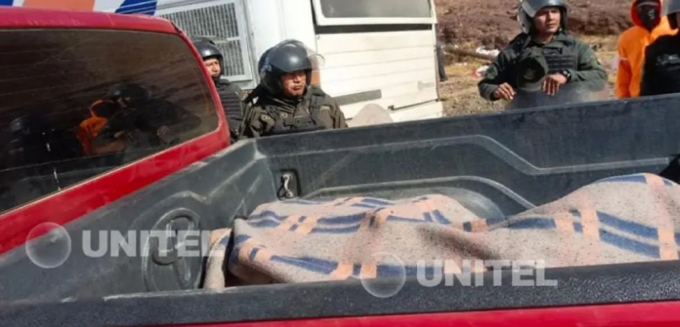Un policía muere en Llallagua tras la emboscada de los bloqueadores