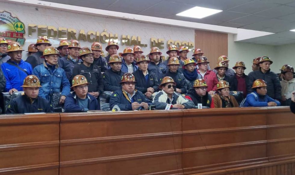 Mineros declaran a Evo ‘enemigo de la democracia’ 