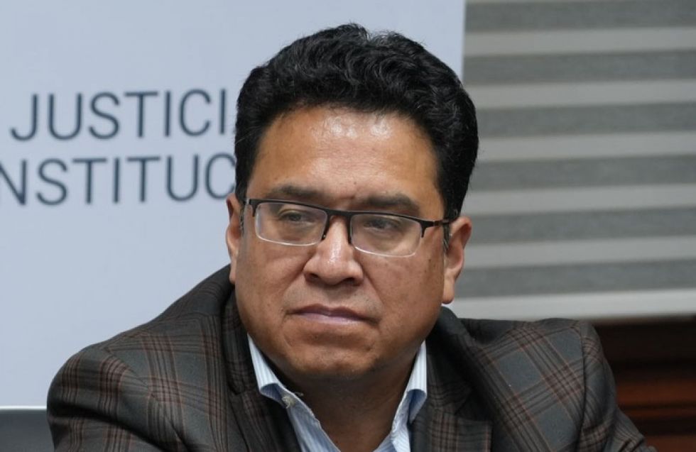 Fiscal general anuncia mandamiento de aprehensión contra el exministro Siles