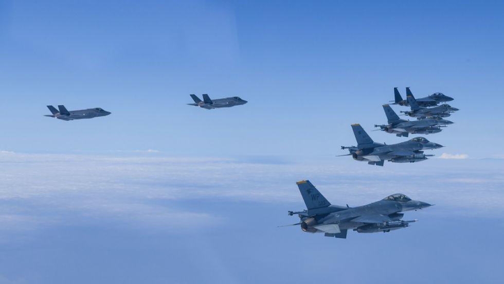 EEUU traslada más aviones de combate a Oriente Medio