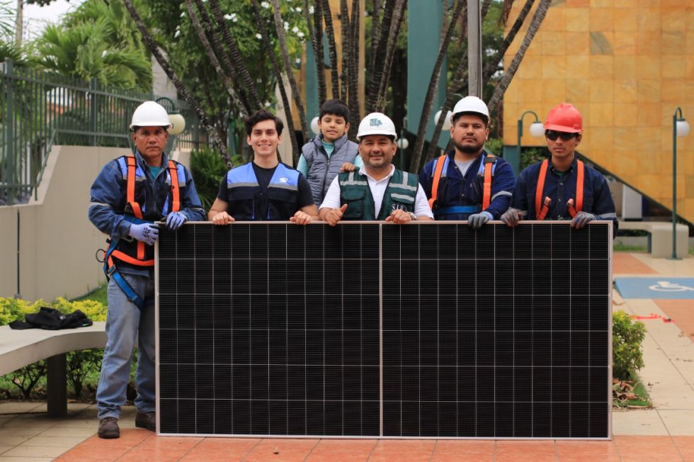 Ingenieros cruceños apuestan por la energía solar y proyectan ahorrar hasta un 80% en su consumo eléctrico