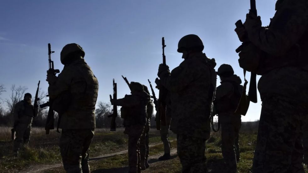 Ucrania lucha  contra 10.000 soldados rusos en Kursk