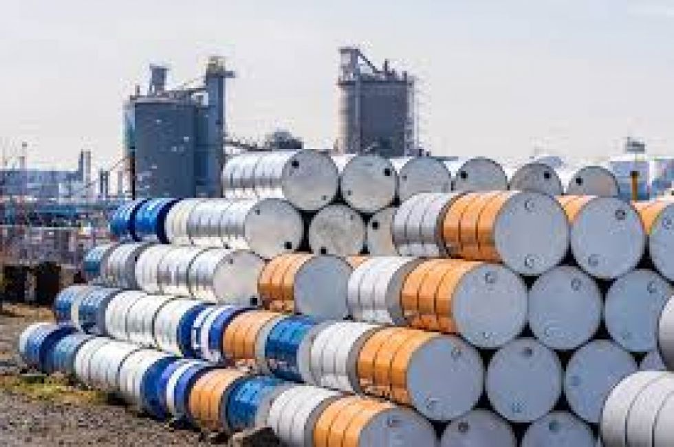 Trump pide no subir los precios del petróleo